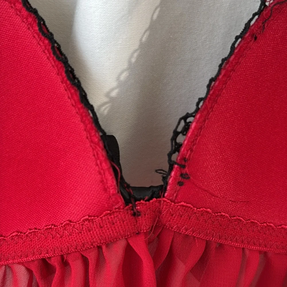 Linea Donatella Lace babydoll chemise nightgown. Poly blend. Red/black. S.